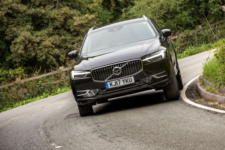  Volvo XC60 T8 Inscription 2017 года  (UK) (фото 17 из 40)